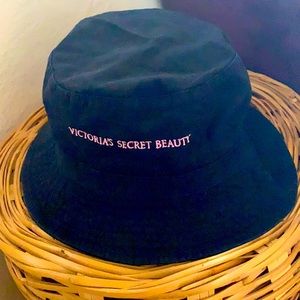 Victoria’s Secret Beauty black bucket hat